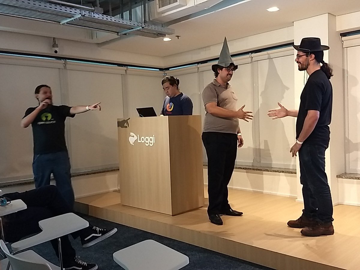 rafaelhenrique's tweet image. @danilobellini explicando como rola o &quot;Dilema dos prisioneiros&quot; ao vivo hahahahaha no #GrupySP @grupysp