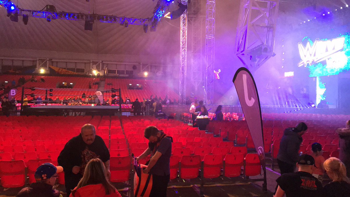 Natashakevern's tweet photo. Not a bad view!! #excited #wwe #WWEMinehead https://t.co/myHEcwXeHh