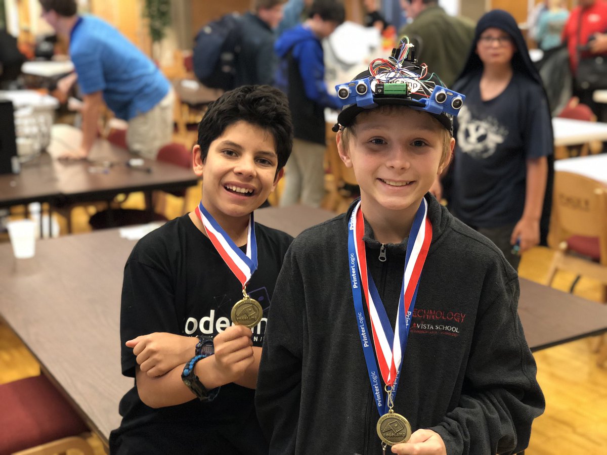 PaulHill_io's tweet image. That&apos;s a wrap! #CodeCamp2018 was a HUGE success with over 300 programmers of all ages completing judged apps, games, and maker projects in 24 hours #BringYourGenius #UtahTech