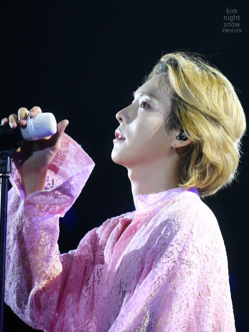jinwoopics's tweet photo. he looks very peaceful and that's kind of beautiful 💜💫 https://t.co/zWdfy48JXm