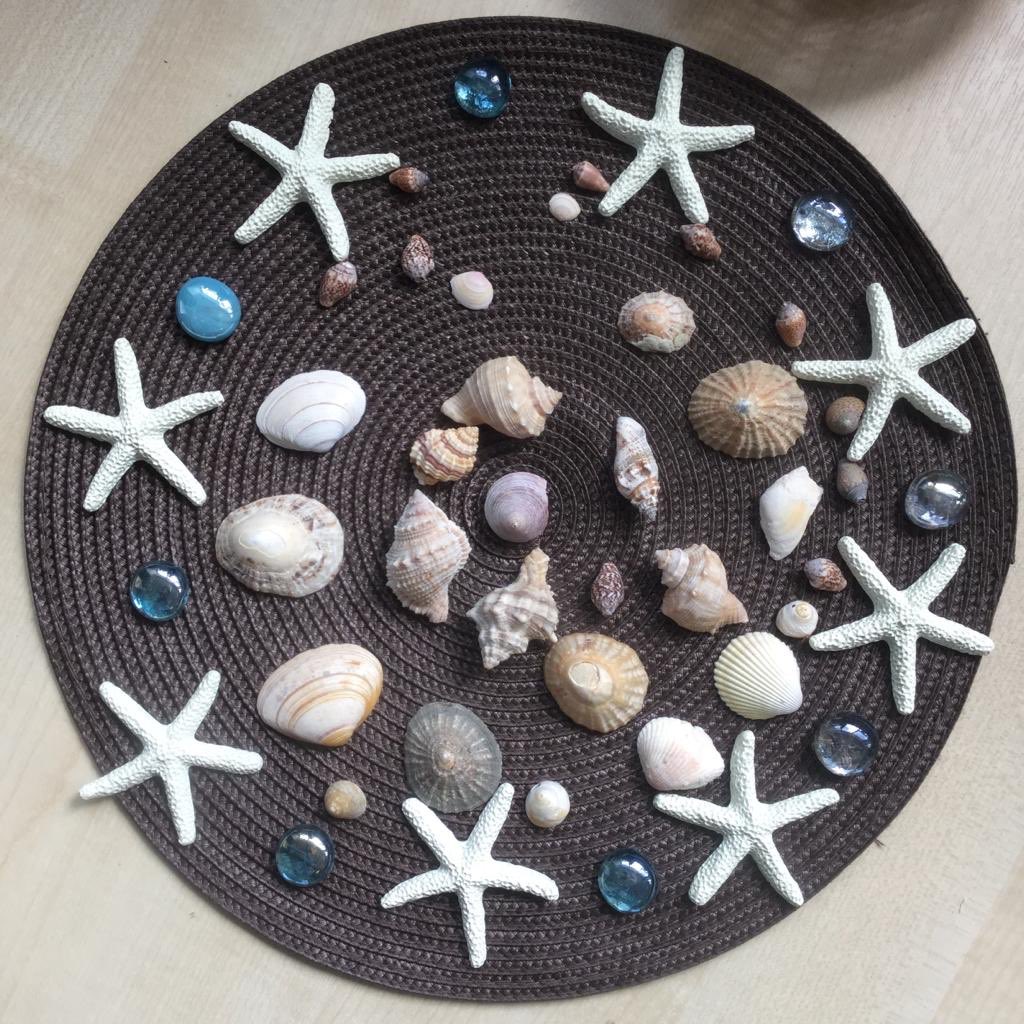 art_years's tweet photo. Transient art with a mixture of 3, 4 and 5 year olds. #transientart #loosepartsplay #finemotorskills #creativity #shells🐚 #eyfs #creativedevelopment #expressiveartsanddesign #earlyyears #earlychildhoodart #childrensart #kidsart #eyfsteacher https://t.co/aYthR7KC28