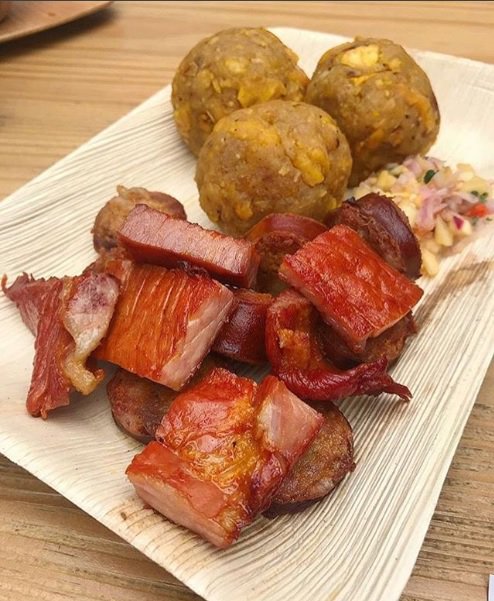 ElPoint2018's tweet photo. Para los #pointers que buscan comer algo más típico en Mercado 28 encontraran a "La Patarashkita" muy recomendado 👌 
#ElPoint t #mercado28 #Miraflores #instafood #tacacho #cecina #instagood #delaselvasucomida #platano #patarashkita #junglefood https://t.co/sQbOBxiH1h