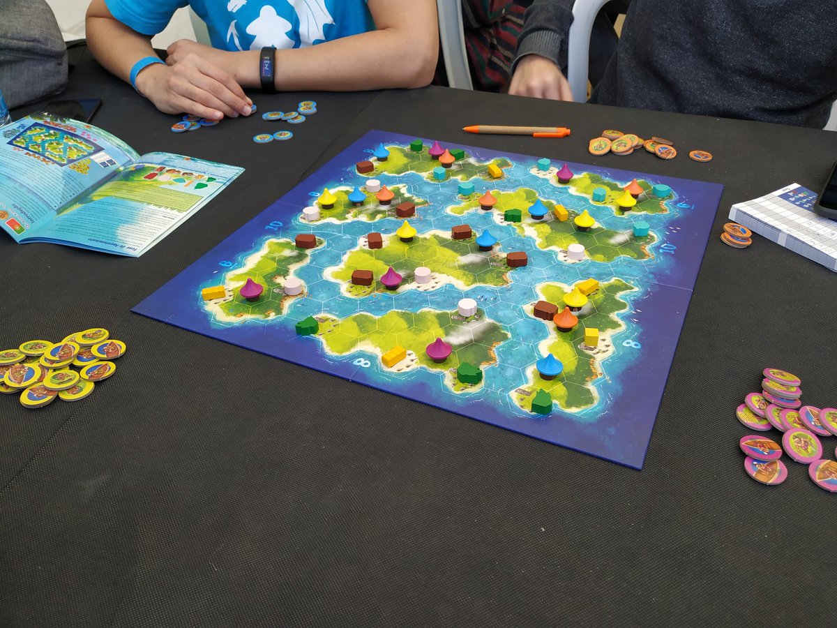josan_coba's tweet photo. Esta mañana nos ha dado @afortunating una paliza importante jugando al Blue Lagoon en #BGCMalaga https://t.co/DoNecqTKhl