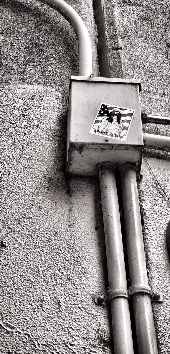 EyegasmP's tweet image. Art everywhere #spursJesus #blackandwhitephotography