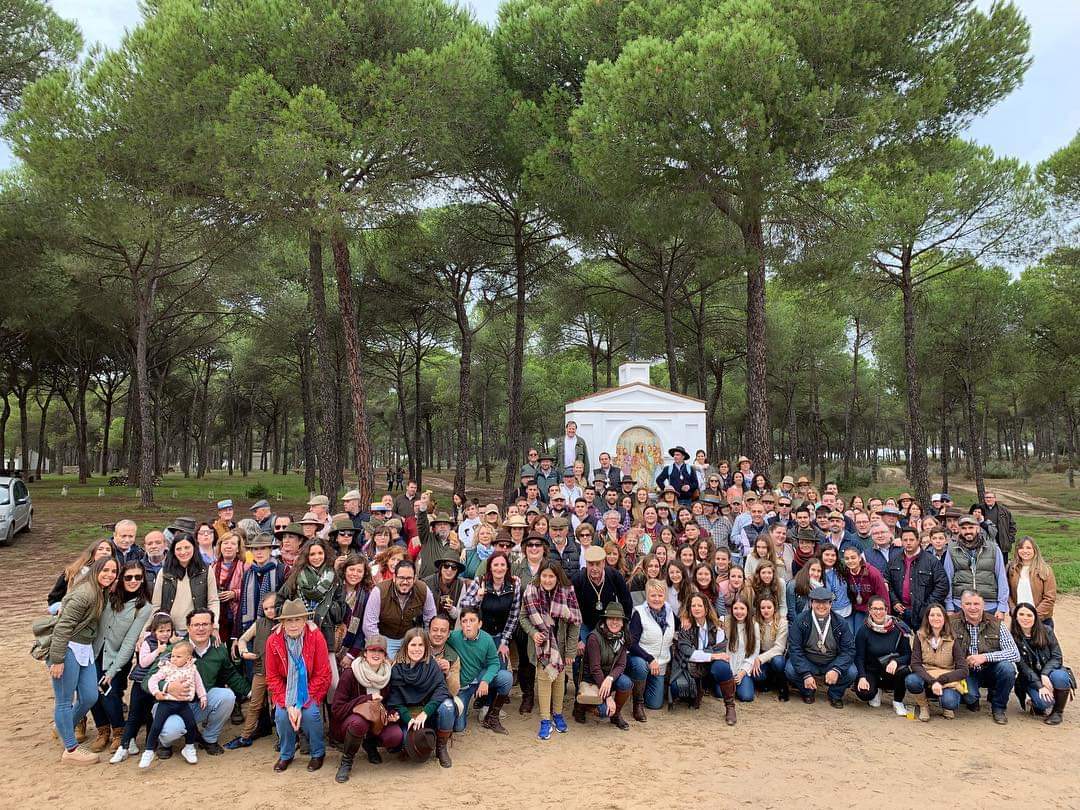 pbejarca's tweet photo. Y LA HERMANDAD DE LA HUMILDAD VUELVE A PEREGRINAR A LOS PIES DE BLANCA PALOMA. ViVA LA MADRE DE DIOS!!! #HUMILDADMONTORO
#ROCIOMADREDEDIOS
#PEREGRINOSDEMONTORO https://t.co/JQeC7eWthD