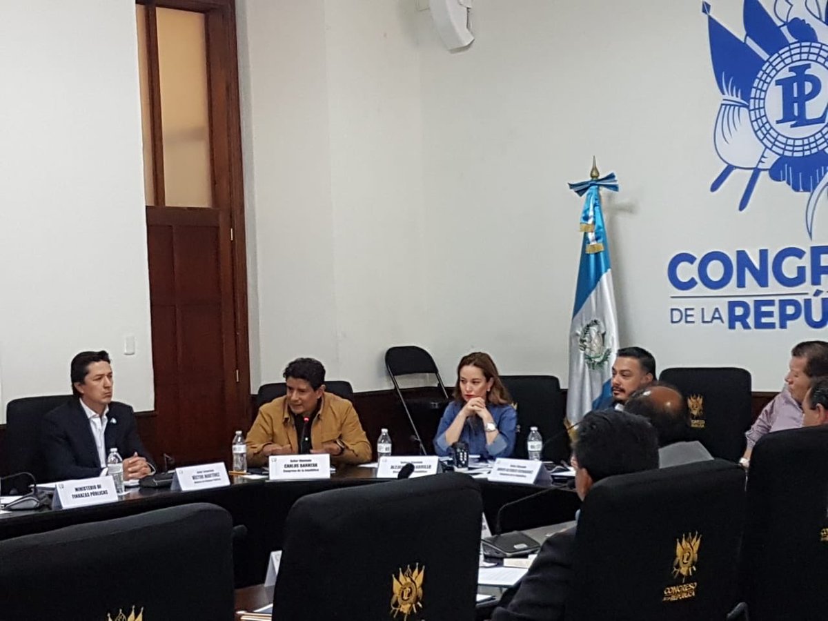 ElSancarlistaU's tweet photo. #ESUNoticiasUsac #CrisisFinancieraUsac la comisión técnica que discute la situación financiera de la #Usac se reunirá nuevamente el lunes a las 10 horas para discutir el #PresupuestoUsac2019 https://t.co/xsIMmfKN5T