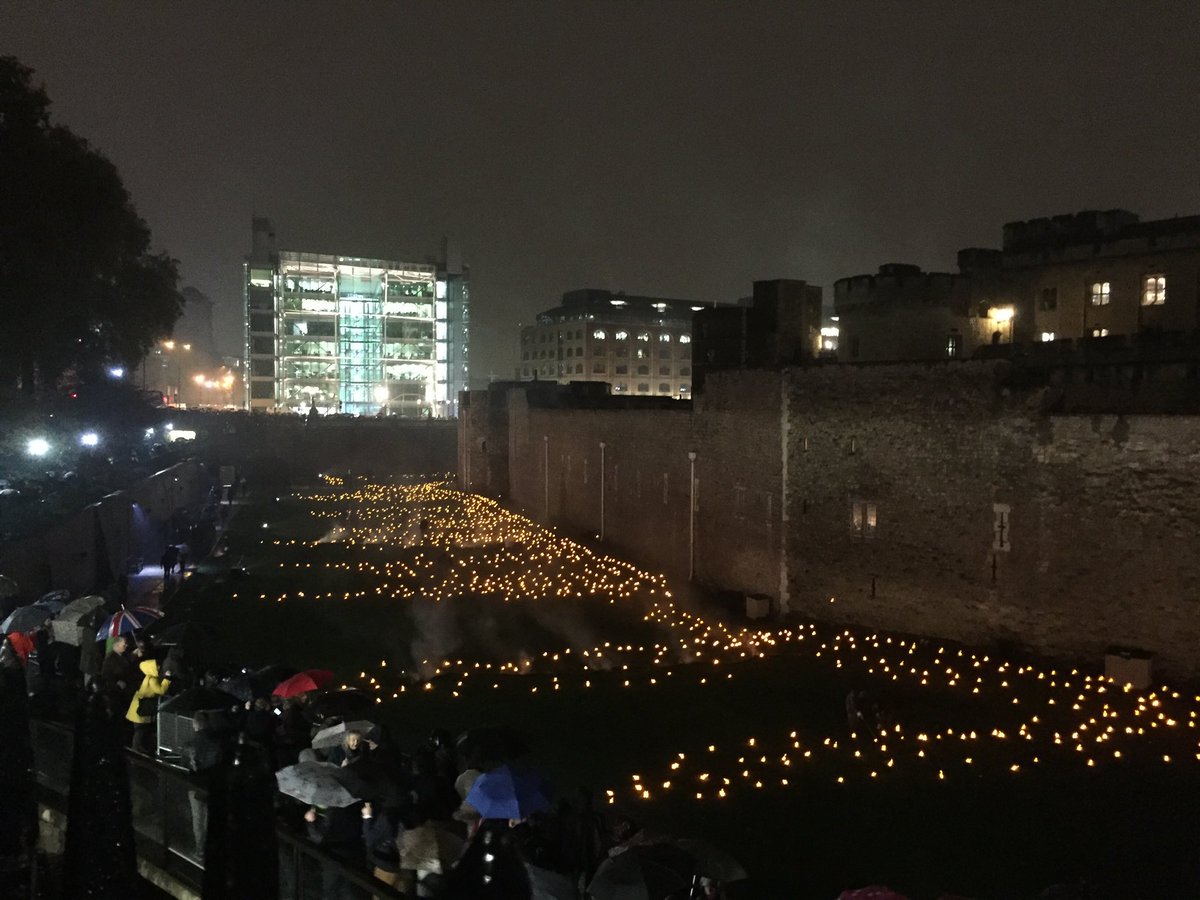 Very touched to see so many people braving the dreadful weather to view the torches ⁦@TowerOfLondon⁩ and remember those who gave their lives #TowerRemembers