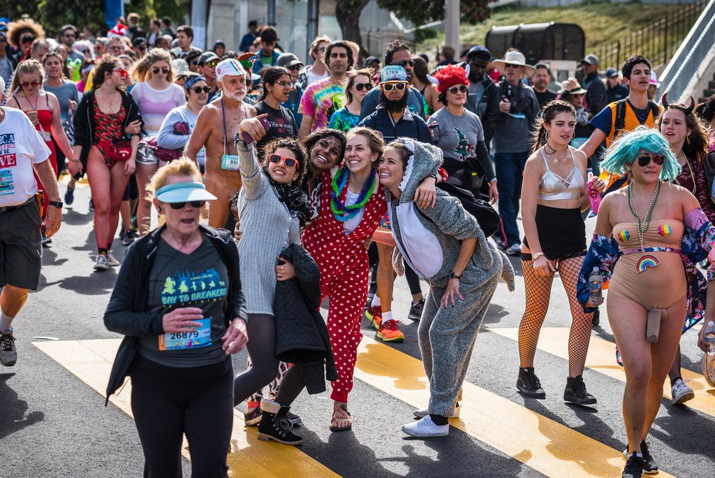 Bay to Breakers: двенадцатикилометровый костюмированный забег на 100 тысяч ...