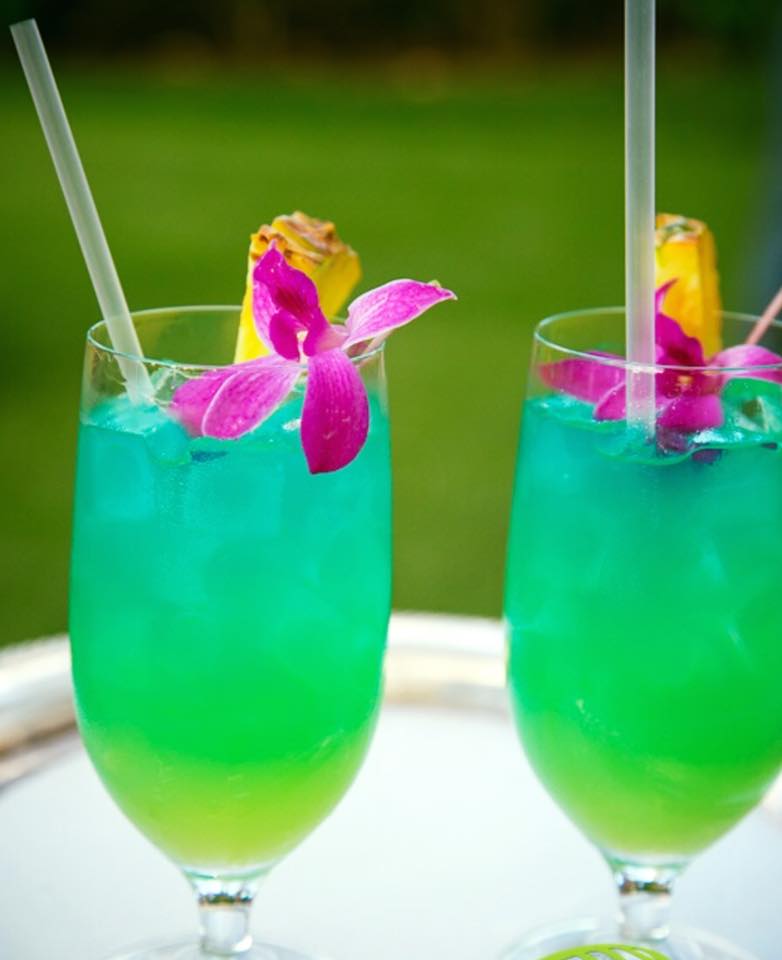 TikiManaNoodles's tweet image. The drinks may be iced, but the island vibes will have you feeling warm &amp;amp; fuzzy! 🌺☀️❄️ #TikiManaIslandGrill #COeats #HIVibes #TropicalDrinks