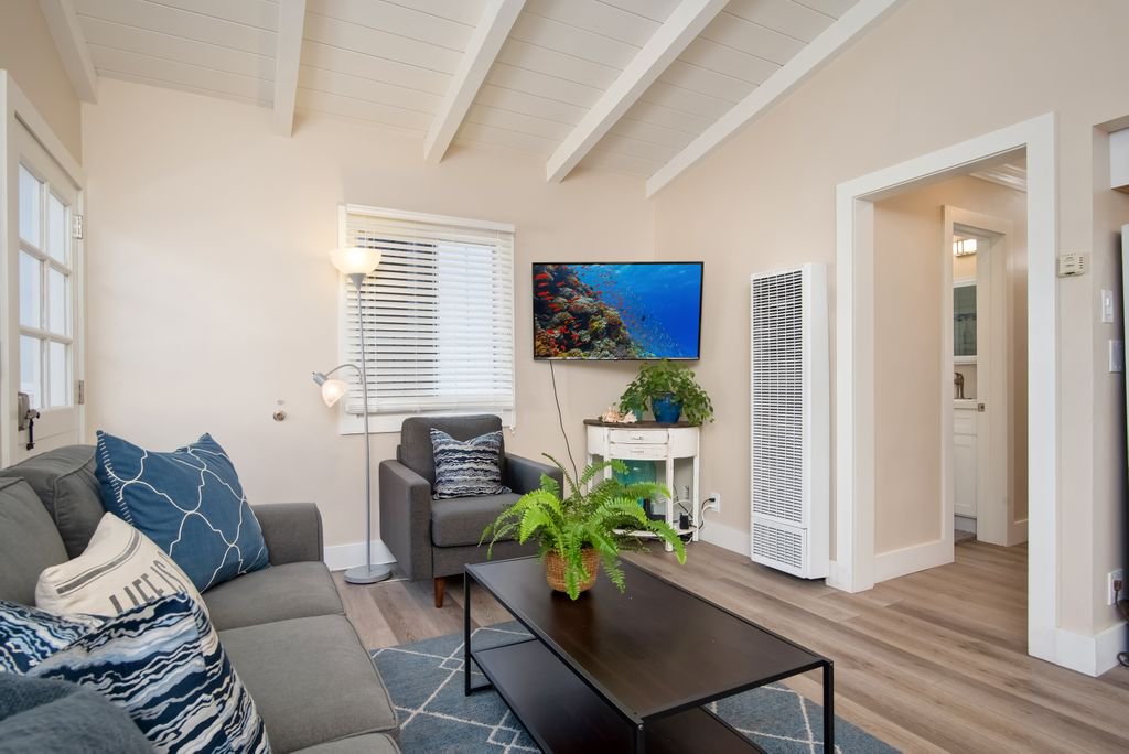 BeachsideVR's tweet image. Last minute special! This #NewportBeach vacation rental is now just $150/Night! Less than 200 feet to the beach, just blocks to local restaurants and half a mile to the Newport Pier! 
Call 800-408-1822 ext 1 to book at this special rate or click for info:
bit.ly/2DcVoBV