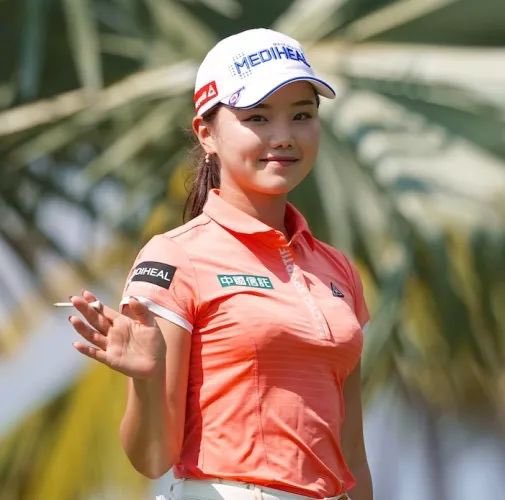 Ganye 蓝湾大师赛 Bule Bay Lpga 結果 セキユウティン 石昱婷 11 51位t セキユウリ 石昱莉 19 71位t 最終日 猛烈な風が吹く中 18番ロングホールでセキユウリさんがイーグルを達成したようですね 映像がないのが残念 それにしてもセキ姉妹 本当に仲