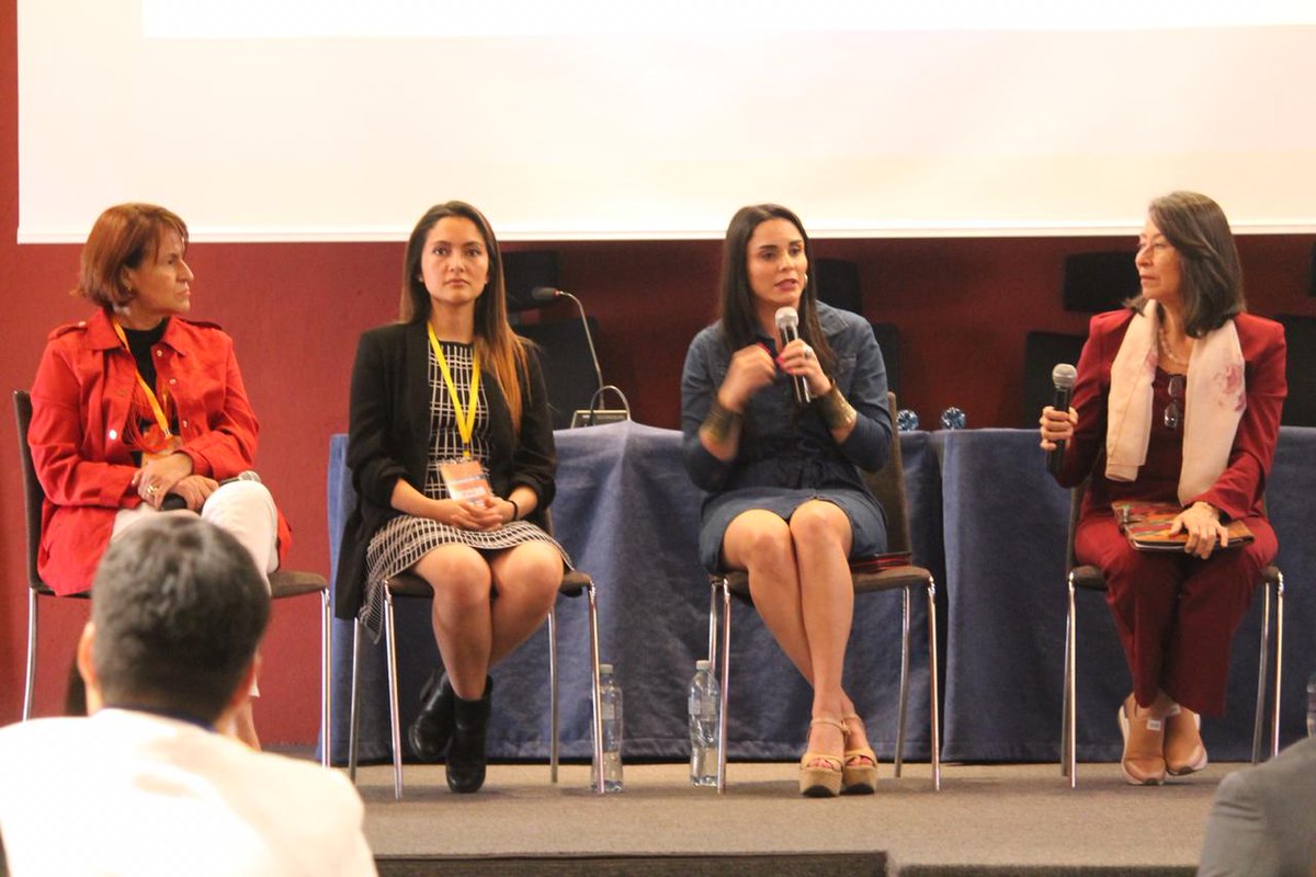 sg_sica's tweet photo. "Sin mujeres no es democracia, es decir que si + del 52% de la población no estamos representados en los cargos de elección popular, no estamos hablando de una democracia representativa" @olindasalguero en #FIJ2018 #NoSinMujeres #CaminoalaCumbre https://t.co/ZBlzwTuK6h