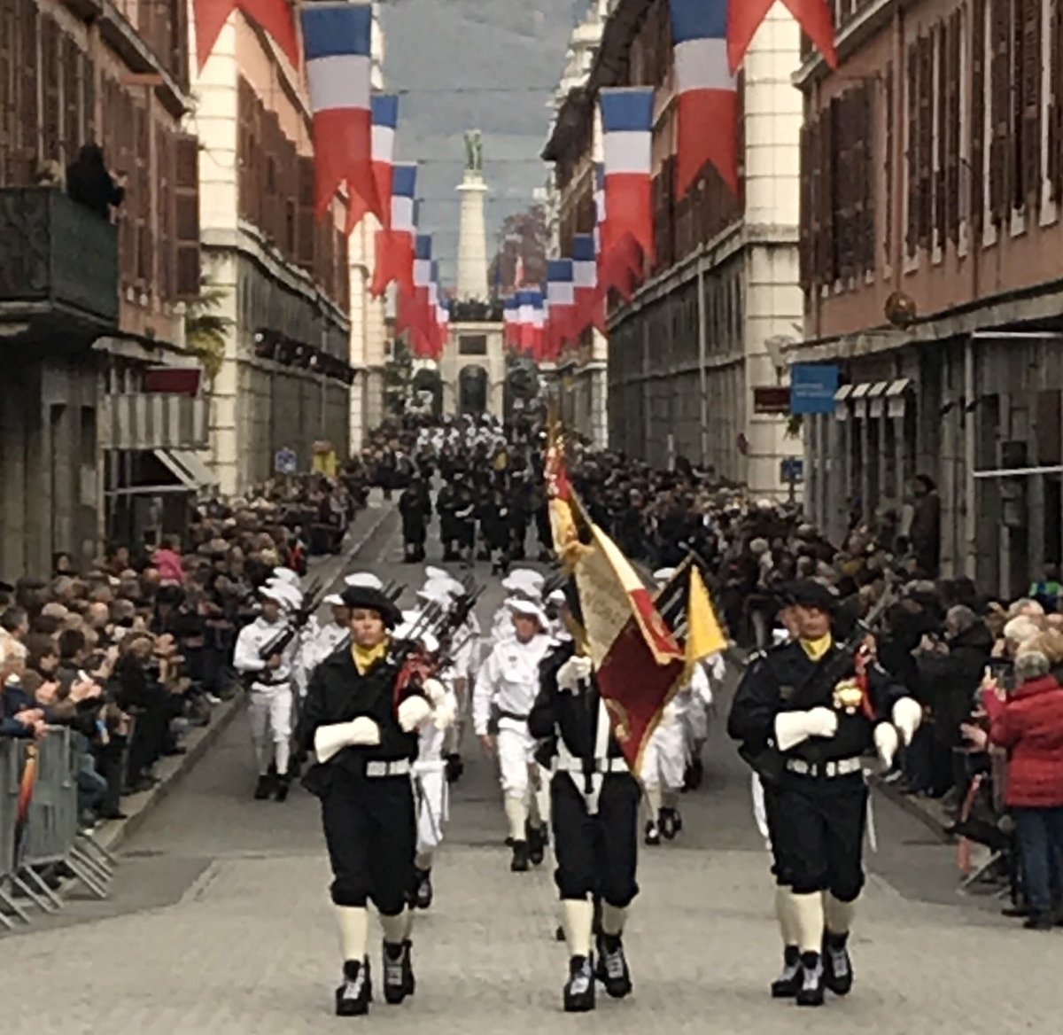 MichelDANTIN's tweet photo. #CentenaireArmistice vive émotion, profond respect et reconnaissance à l’occasion du défilé des unités des troupes de montagne @27bim à @VilledeChambery qui ont rendu hommage au centenaire de l’armistice de 1918 
#MoisdelaVictoire @Defense_Sud_Est @armeedeterre @ArnaudDanjean https://t.co/g6GmGh6MyI