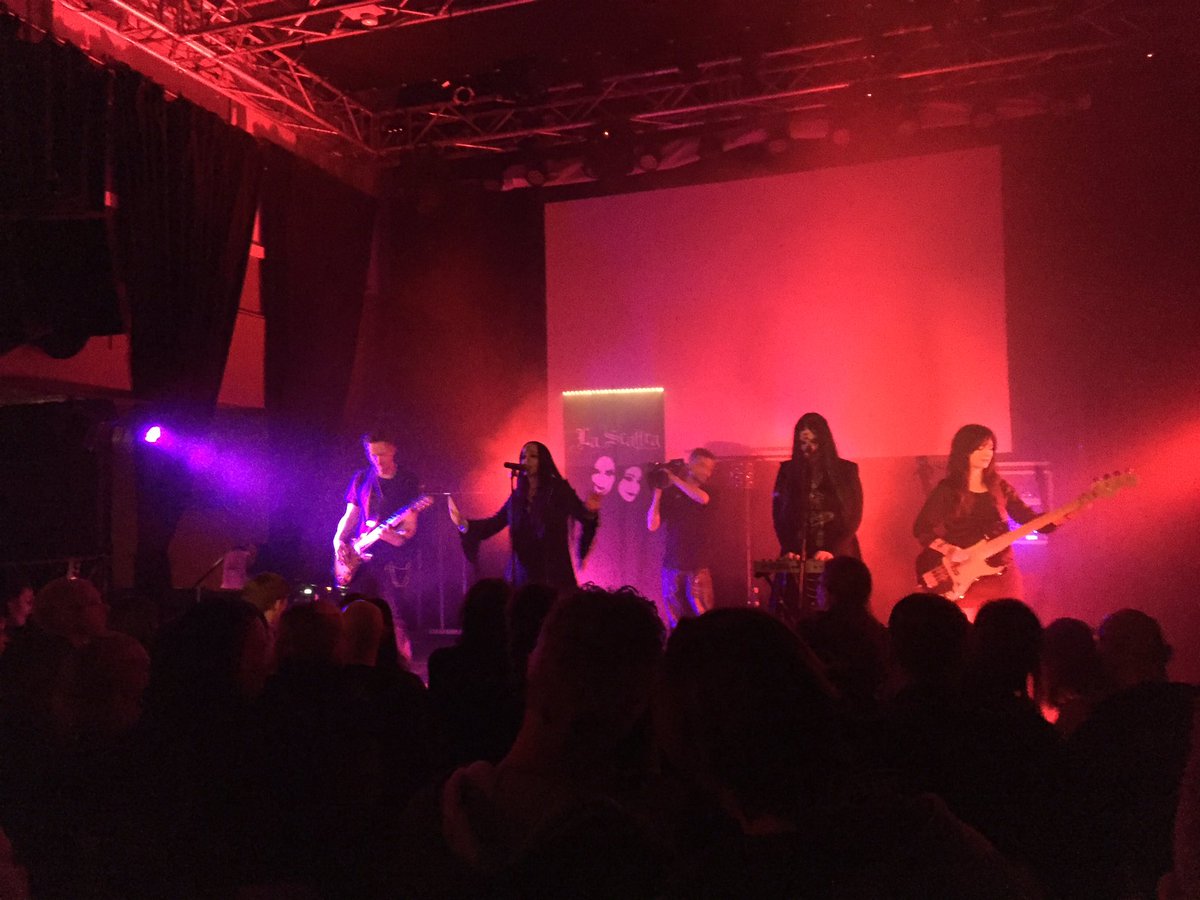 Lovely bands tonight <a href="/aeonsable/">Aeon Sable</a> <a href="/yourlifeonhold/">Your Life On Hold</a> <a href="/LaScaltra/">La Scaltra (Official)</a> #Goth #Germany #Bahnfofflangandreer