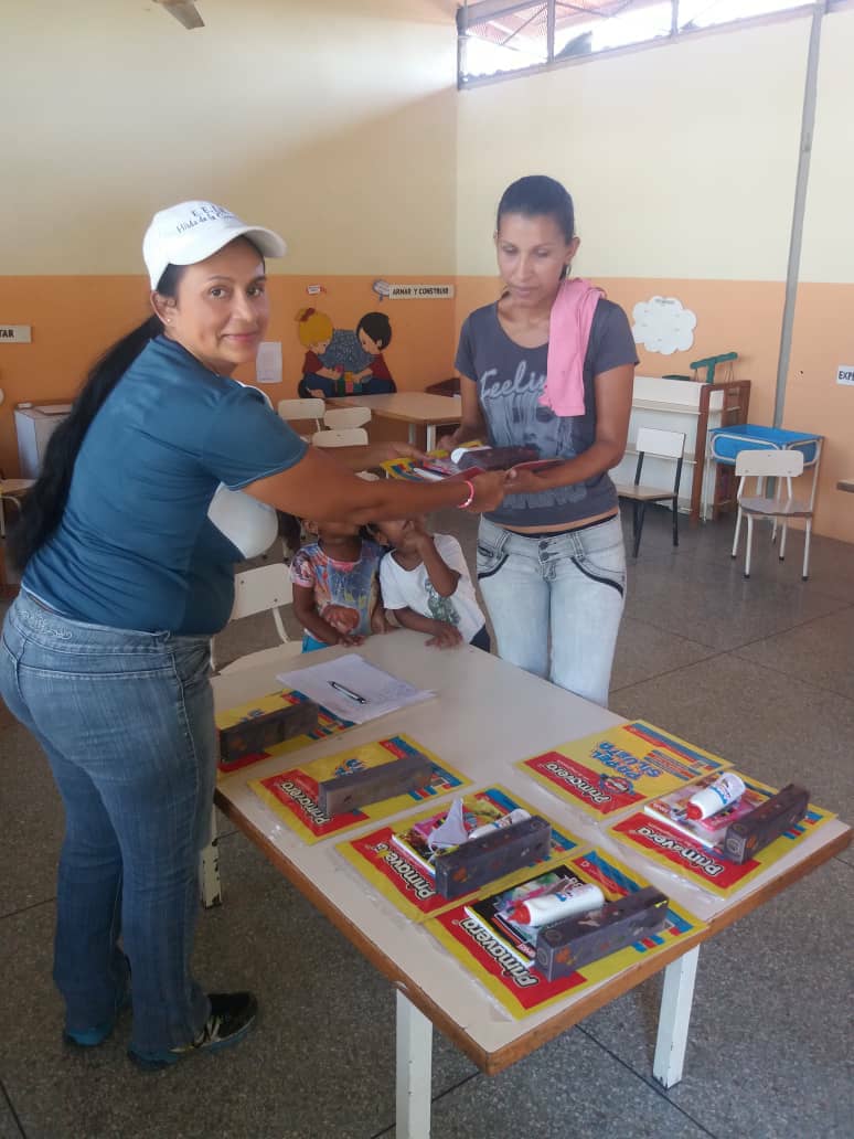 red13sucre's tweet photo. RED 13 #Sucre arranca feria escolar para atender a los niños y niñas del CEI Hilda de la Cruz y CEIM Andrés Eloy Blanco Circuito 22. #calidadeducativa @prensazees @karsanc @salaeje01 @BerlianaMarquez @MPPEDUCACION @divnnpneesebes https://t.co/V8BhVcjhBJ