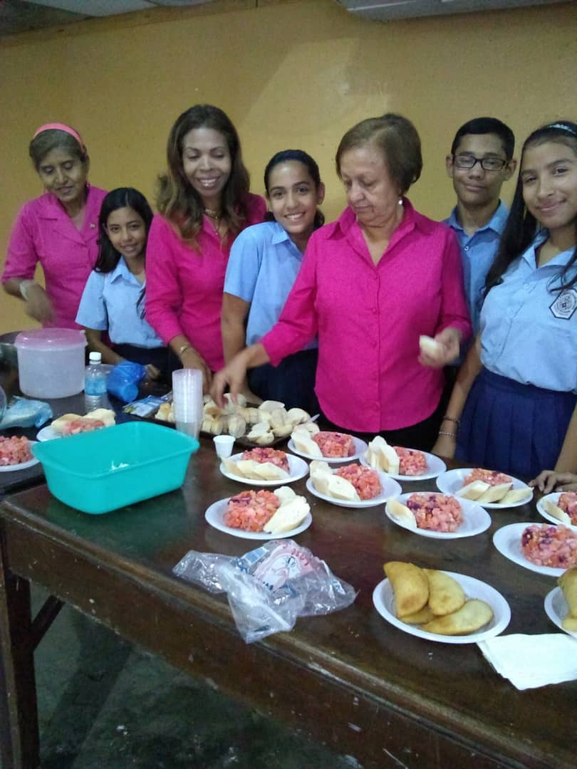 red13sucre's tweet photo. UE Colegio Padre Alcalá #Sucre #Circuito Cantarrana  celebra y agradece el trabajo del obrero y obrera educacional @prensazees @karsanc @salaeje01 @BerlianaMarquez @divnnpneesebes @sucresuperv https://t.co/KcqDxVlLmV