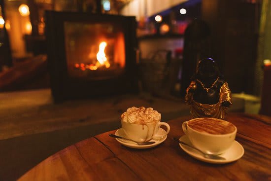 WhiteHartPool's tweet image. Brrrrr.. those winter nights have approached upon us rather quickly! Join us for a cosy afternoon by the roaring fire with a hot drink, weather its a hot chocolate or a latte we have got what you need to keep warm. The perfect ending to the weekend!