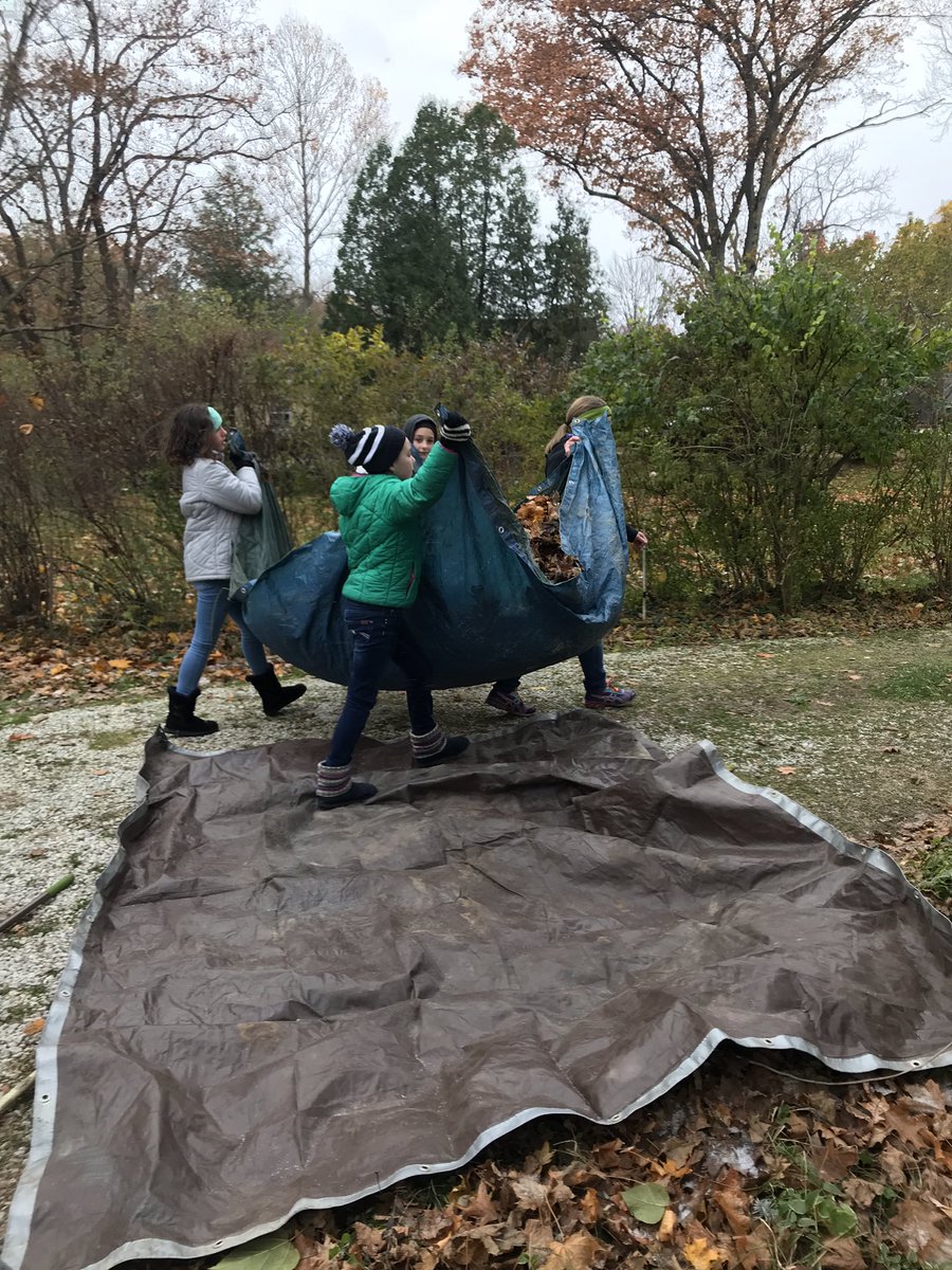 OFMSLEAD's tweet photo. It was 26° out and snowing and some of our LEAD members and their awesome parents joined BSA/GSA to rake leaves in the community!  The residents were so thankful for the help from this great group of kids! #givingback @OFCSSuper @ofmsbulldogs https://t.co/vJW2lV2eQk