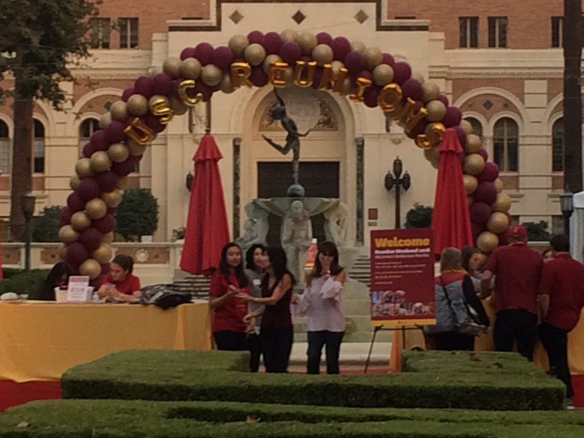 USCSecondDecade's tweet image. Happy Reunion Weekend! Beat the Bears and Fight On!