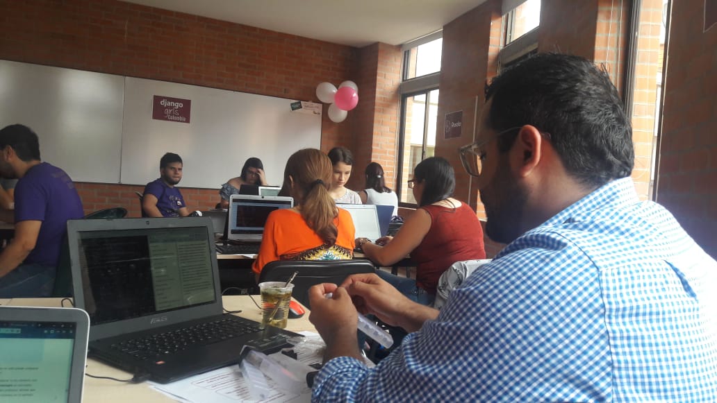 Carolina_GP_'s tweet image. Que gran experiencia se vivió hoy junto al equipo de @DjangoGirlsCo #DjangoGirls #PythonPereira #GirlPower