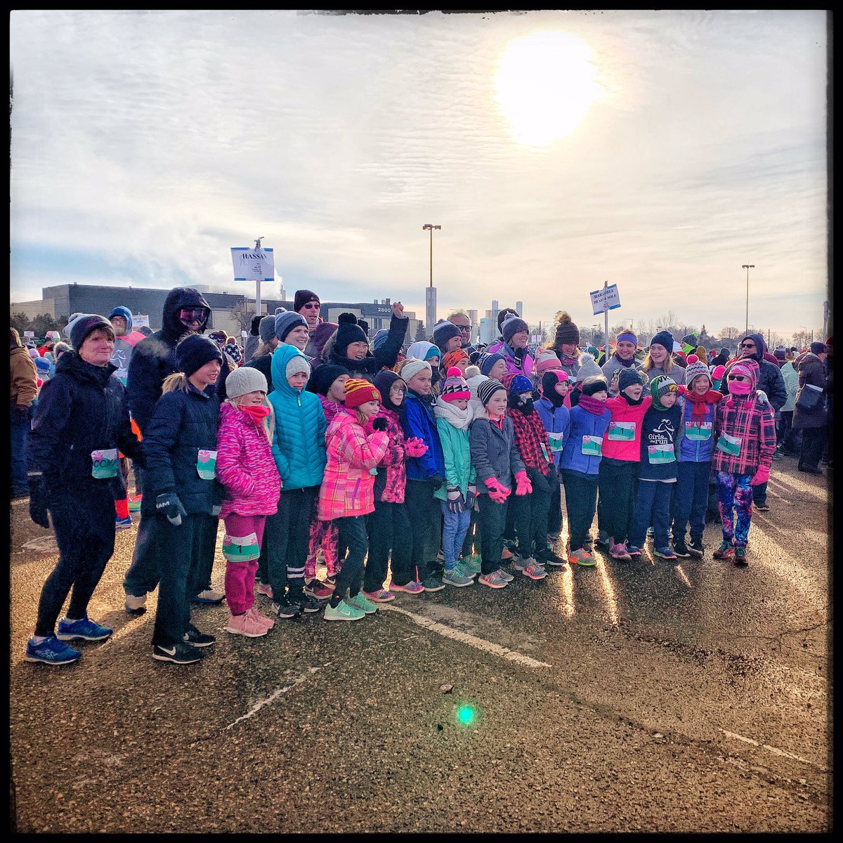 kelly_gorder's tweet photo. The @HassanElem team braved the cold this morning to run, & conquer, their #GOTRTC5k at the MOA! I am so inspired by these girls and their running buddies! Thank you coaches @HAdamsonBaer @Hommer1Machelle @HarapatMeagan & Sarah for your ❤️ and 💪🏼! photo cred @andeebanandee https://t.co/5UN6igklC0