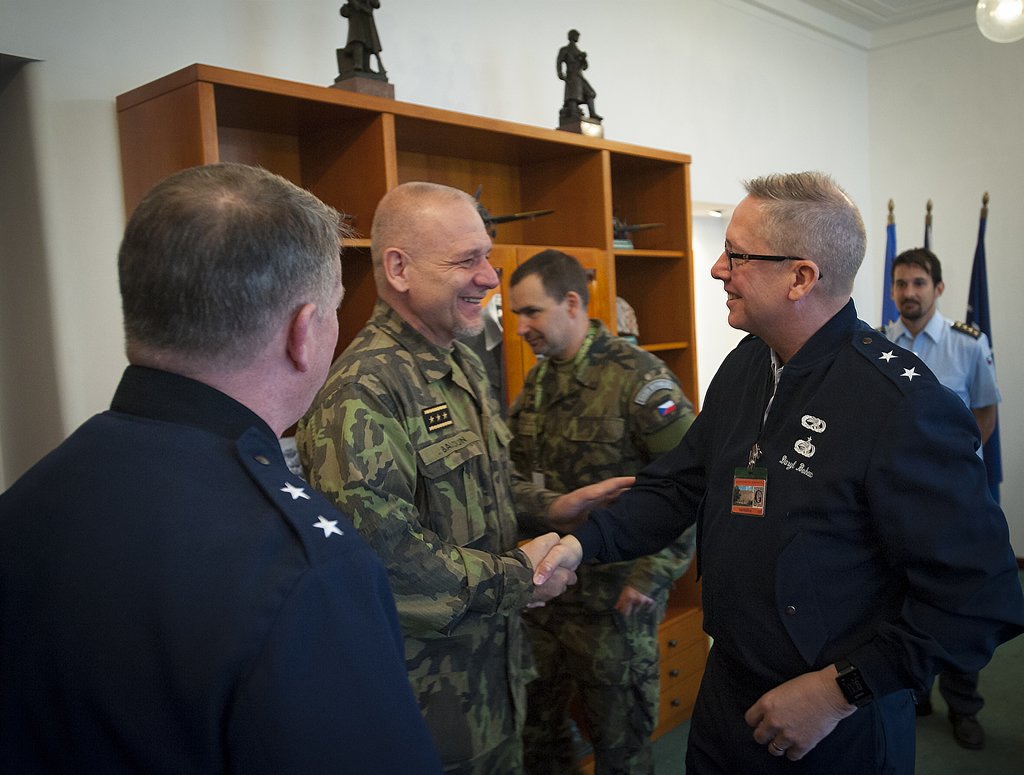 USArmyEURAF's tweet photo. #StatePartnershipSunday: Nebraska and Texas National Guard celebrated 25 years of partnership with 🇨🇿 and participated in the Czech Military’s Centennial celebration. Read more at:https://t.co/DhvSsykqdj
@NENationalGuard @TXMilitary @USNationalGuard @USEmbassyPrague @StateDept https://t.co/z1mTk9uToB