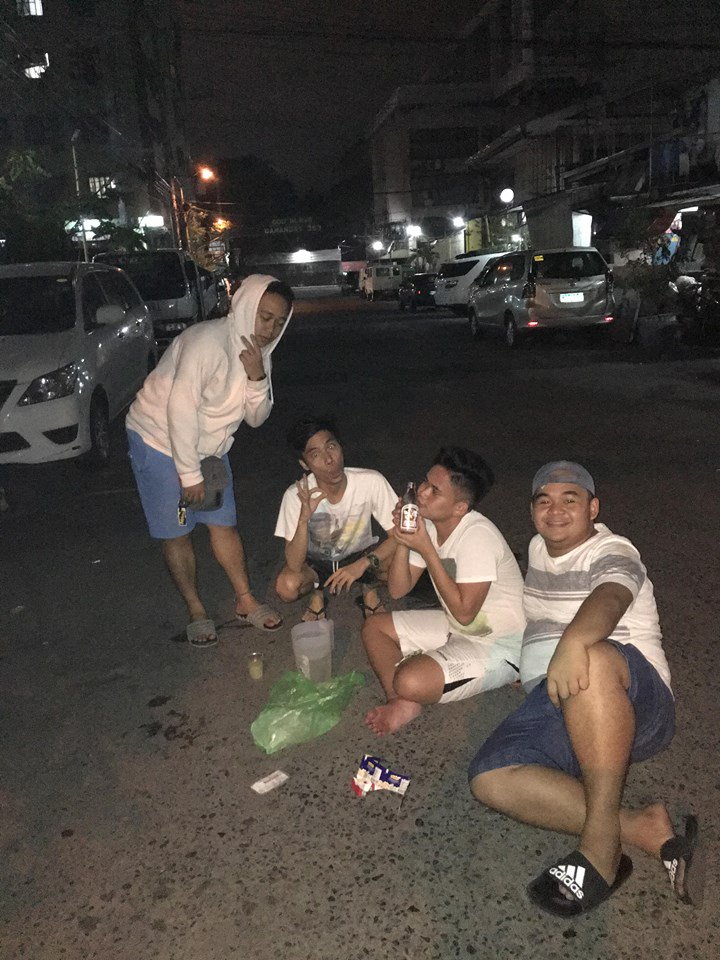 JamesGuapooo's tweet photo. Inom til 4am pasok ng 7am. so ayun sobrang late ako pero solid ng inom sa kalsada HAHAHAHAHA #NWA #Fckdapolice https://t.co/pjKwLJZgyY