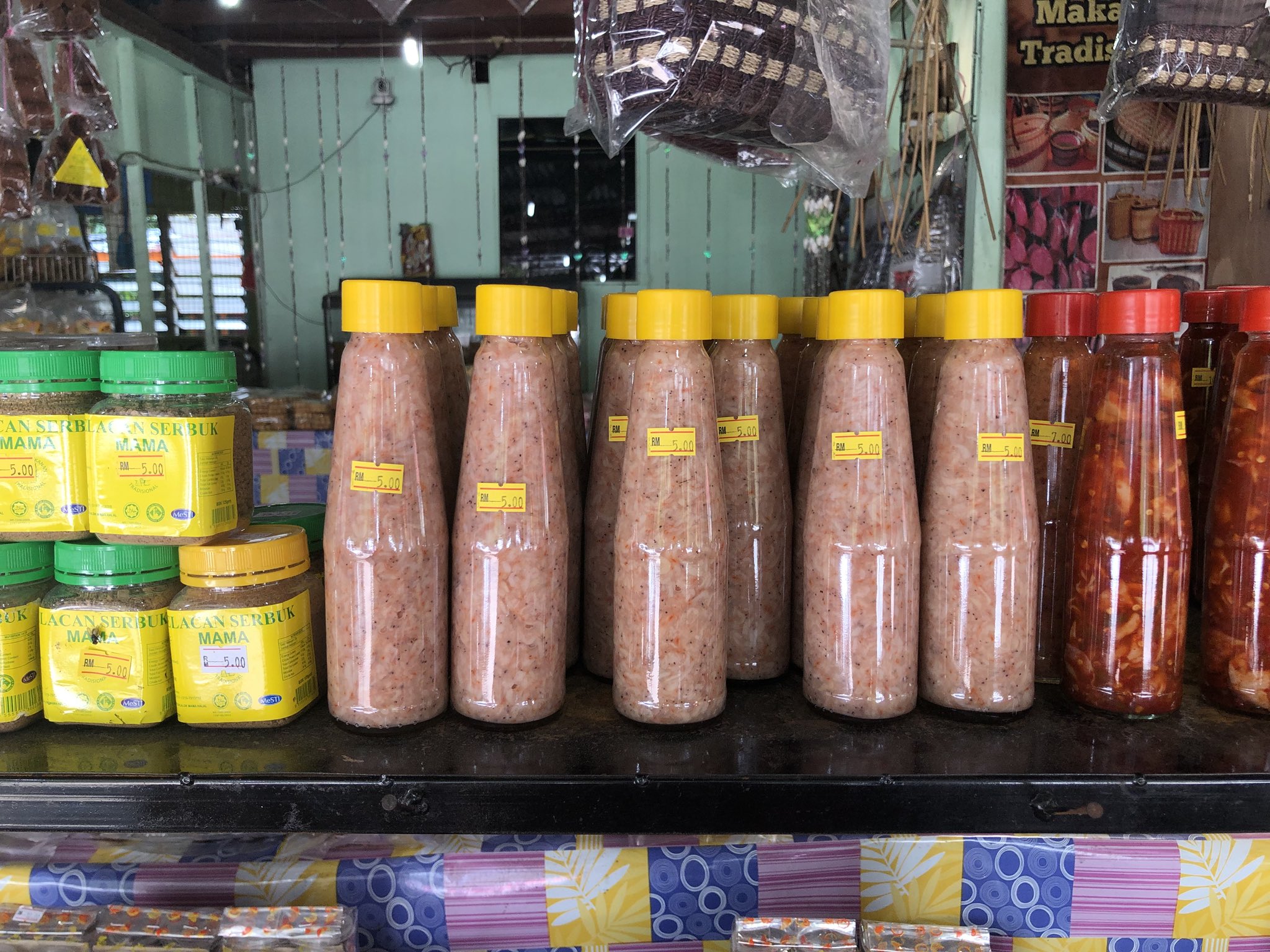 Ahmad B Maslan On Twitter Cencalok Belacan Dodol Wajik Kuih Bakar Buah2 Tudung Saji Dll Antara Produk Yg Dijual Di Gerai Tepi Jalan Hampir Dgn Tol Spg Ampat Melaka Saya Singgah Beli