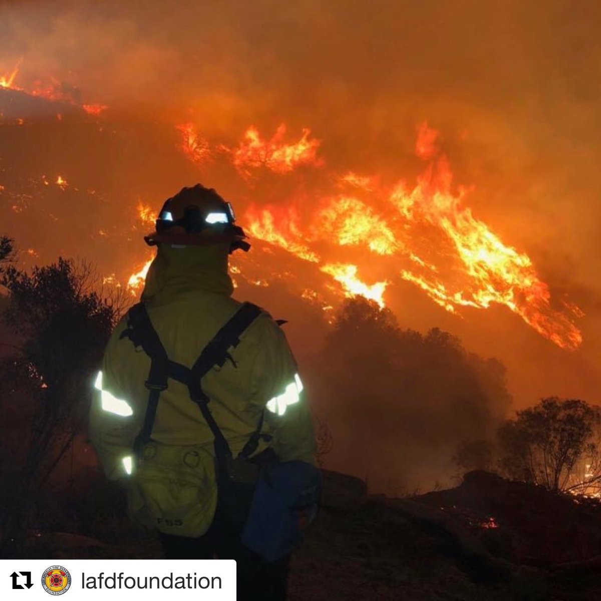 The @lafdfoundation needs your help. They’re requesting donations at supportlafd.org to provide hydration backpacks for @losangelesfiredepartment firefighters who are working tirelessly to contain the fires across #SouthernCalifornia.