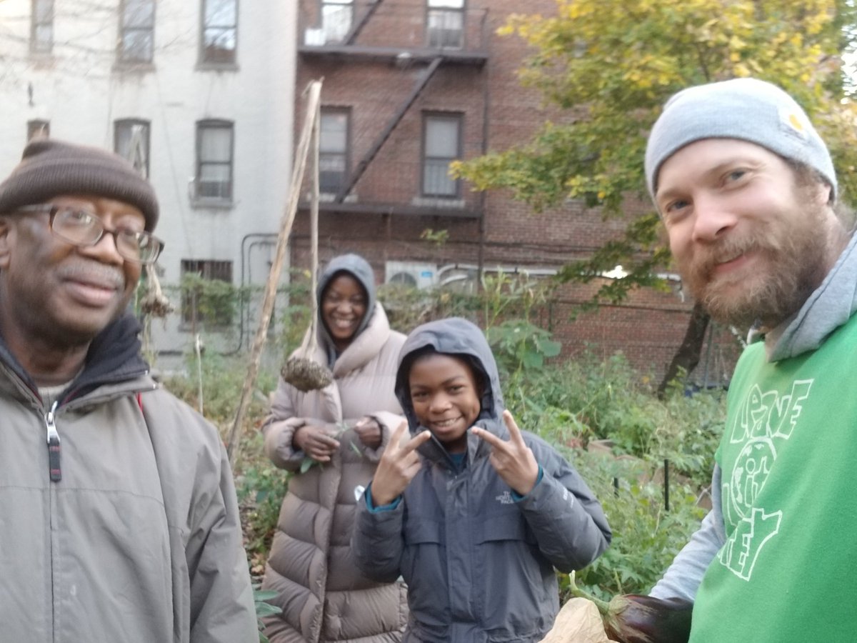 LeaveItBetter's tweet photo. Fun fall day at the garden 🙂 https://t.co/97vNocHuQJ