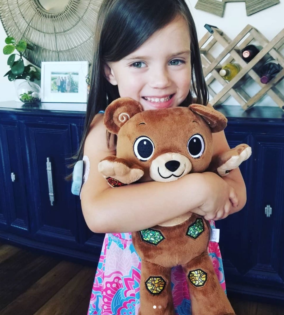 BeyondType1's tweet photo. Thank you Sara Hash AKA the_hash_life on Instagram for sharing this ultra CUTE photo of her daughter, Ava, with her new Jerry the Bear! #t1d #jerrythebear #livebeyond #beyondtype1 #type1princess https://t.co/H5reD4dL7C