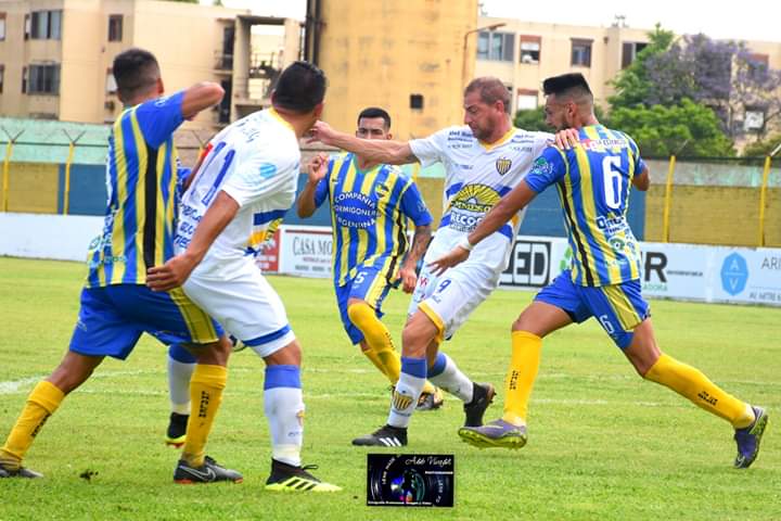 titogol_docksud's tweet photo. 🌎 #InundadosPorElMundo ! Llegaron las fotos de @VivaldiAldo del partido con goleada del "Docke" sobre #Alem ! ¡Mas que nunca hinchas del Darsenero!
#SomosElDocke #DaleDocke #ElDocke https://t.co/XnhfPbdLkf