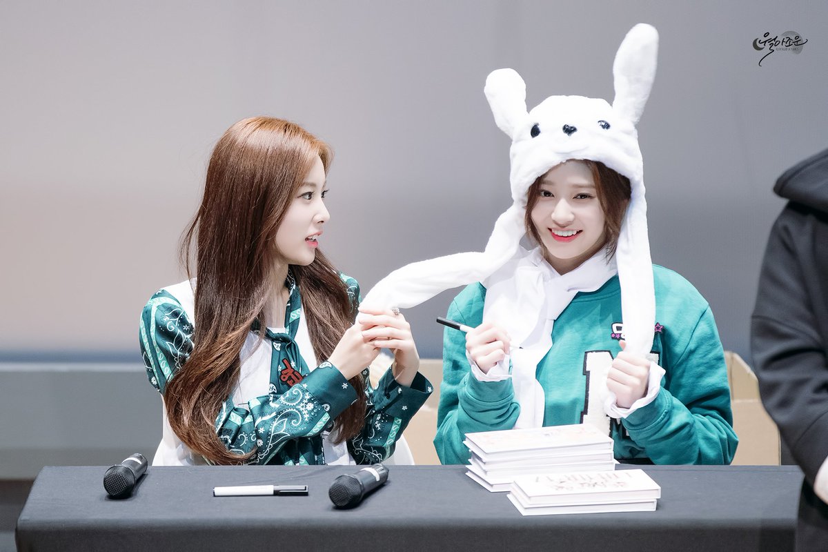 JANGWONYOUNGMY's tweet photo. hyewon and minju next to each other will definitely burn the whole building down, #visualexplosion
#izone https://t.co/hNeUDhPpLm