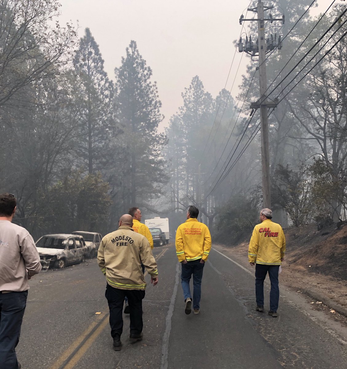 GavinNewsom's tweet image. Today, I stood in awe of the strength and resilience of the people of Paradise, CA. Folks who lost everything, bending down on a knee to help another up.

Forever grateful for our firefighters and first responders on the frontlines tonight, battling these fires to keep CA safe.