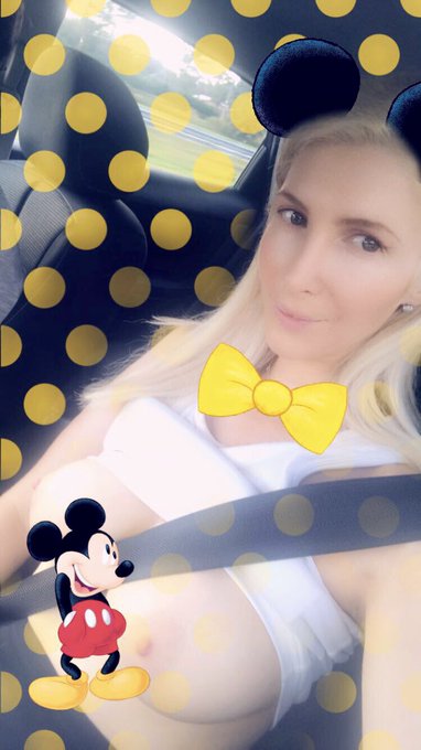 A naughty pic I took on our way to Magic Kingdom 😬 https://t.co/2vN7kKGxzB