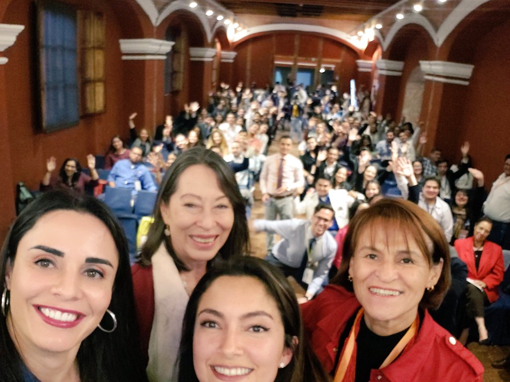olindasalguero's tweet photo. Un gusto compartir con jóvenes iberoamericanos.Apostar por la igualdad de género, no solo es justo sino estratégico en todas sus dimensiones. LATAM Aumentaría 20%PIB + desarrollo + oportunidades - violencia #EducarParaLaIgualdad #NoSinMujeres #FIJ2018 #PRIEGSICA #CaminoALaCumbre https://t.co/N7w8TARzK1