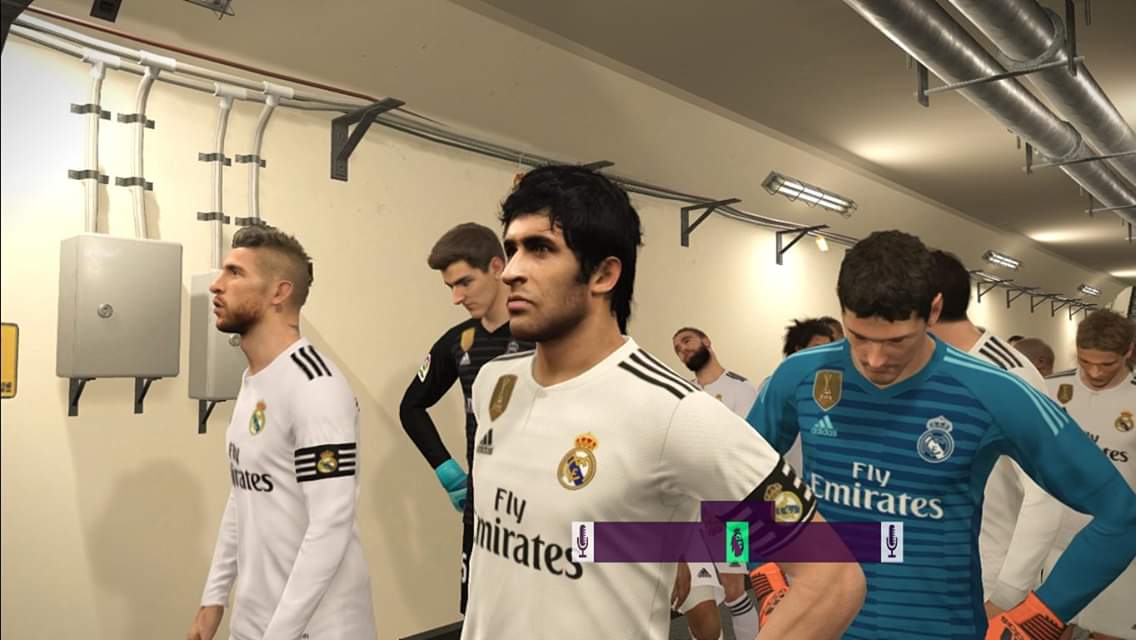 virtualballers's tweet photo. Duel lintas generasi.
-
Captured by Zeropes #PES2019 https://t.co/ZUASGn5MpR