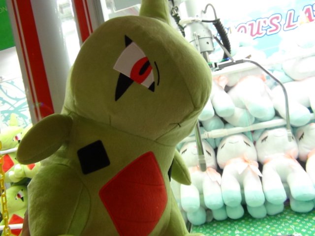 ユーズランド高岡店 V Twitter プライズ情報 ポケモンサン ムーンより 大人気ポケモンのめちゃでかヨーギラス ぬいぐるみが新登場だじょ みよ この凛々しい顔 そしてサイズ感 出来もgoodっ ヨーギラスファンはgetだぜっ ヨーギラス ポケモン ポケモン