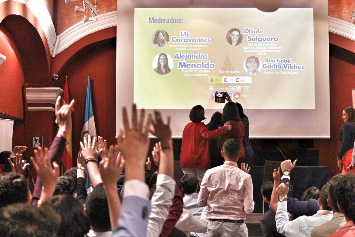 olindasalguero's tweet photo. Confío en q los jóvenes, desde lo público y privado, estemos renovando las ideas y los enfoques para construir un mundo con igualdad de oportunidades,con - prejuicios y estereotipos.Somos los lideres y lideresas que hemos estado esperando. #FIJ2018 #NoSinMujeres #CaminoAlaCumbre https://t.co/KmzQPB5D4S