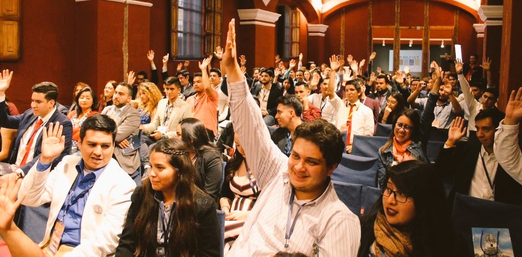 olindasalguero's tweet photo. Confío en q los jóvenes, desde lo público y privado, estemos renovando las ideas y los enfoques para construir un mundo con igualdad de oportunidades,con - prejuicios y estereotipos.Somos los lideres y lideresas que hemos estado esperando. #FIJ2018 #NoSinMujeres #CaminoAlaCumbre https://t.co/KmzQPB5D4S