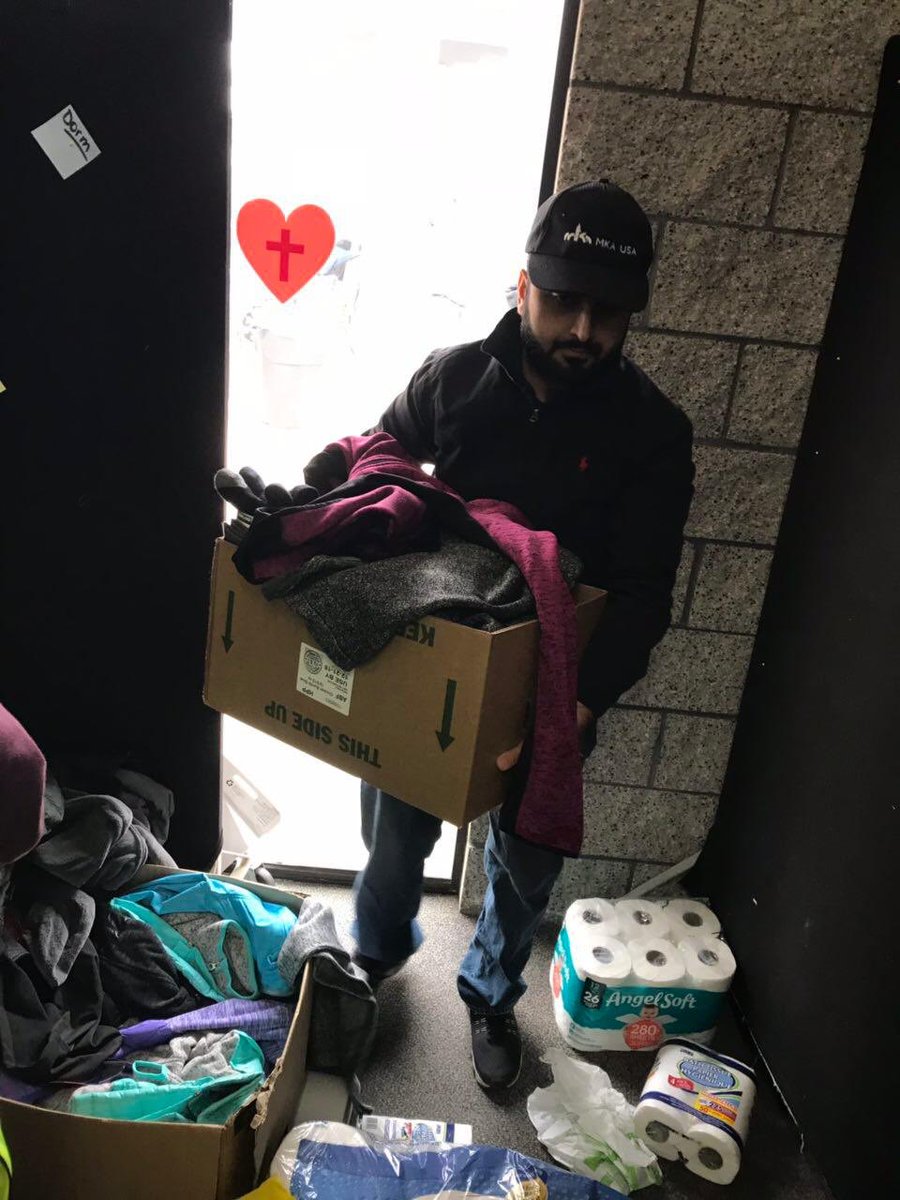 HFUSA's tweet photo. We’ve partnered with @MuslimYouthUSA &amp; have boots on the ground to help those displaced by the #WoolseyFire. We're setting up temporary camps &amp; providing supplies. You can help here: https://t.co/KTZvyMzrsF @MuslimPresident @MuslimIQ https://t.co/JZUW3cjita