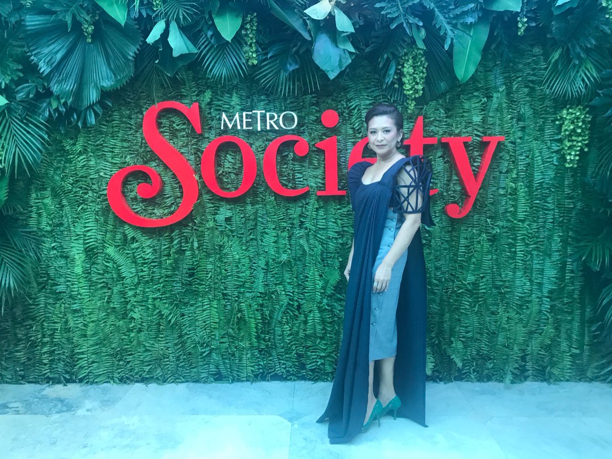 cesdrilon's tweet photo. At the #KaLIKHAsanball of #MetrosocietyforBantayKalikasan My terno by #JoeySamson is bipolar. https://t.co/K8Hvu9Ct55
