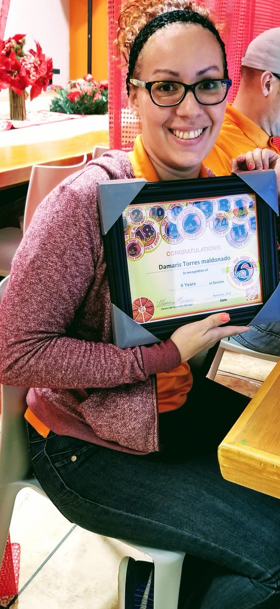 AlfredoOrtizMa5's tweet photo. Reconocimiento a Damaris Torres por haber cumplido 6 años de servicio🎉🎉FELICIDADES! #METNIGHTTEAM https://t.co/deMwEPyeTI