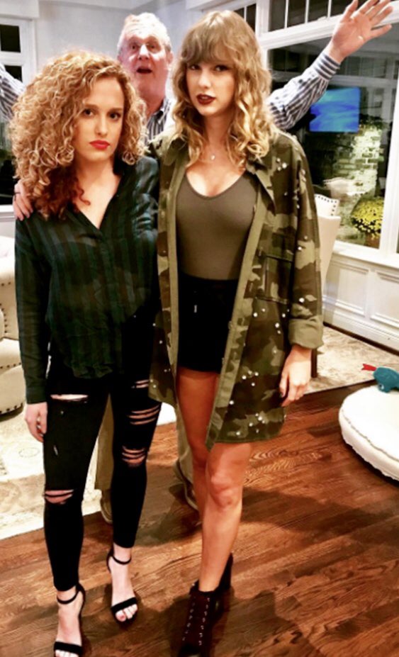 TaylorSPolls's tweet photo. Which camo look? Vote below! #TaylorSwift #Swifties #candid #reputationSecretSessions #TS1989 #reputation #1yearofrep https://t.co/fnrsD0YT75