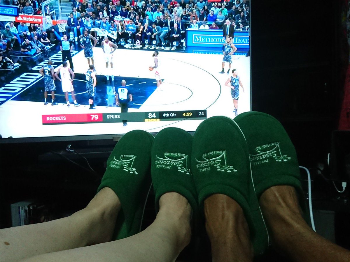 NOTURINE's tweet photo. NBA na pela madrugada!!!
@romulomendonca
MORA DE PANTUFAS NOS NOSSOS CORAÇÕES!!! 
#nbanasporttv
#nbanaespn
#NBAnaESPN https://t.co/wRqtDORzcy