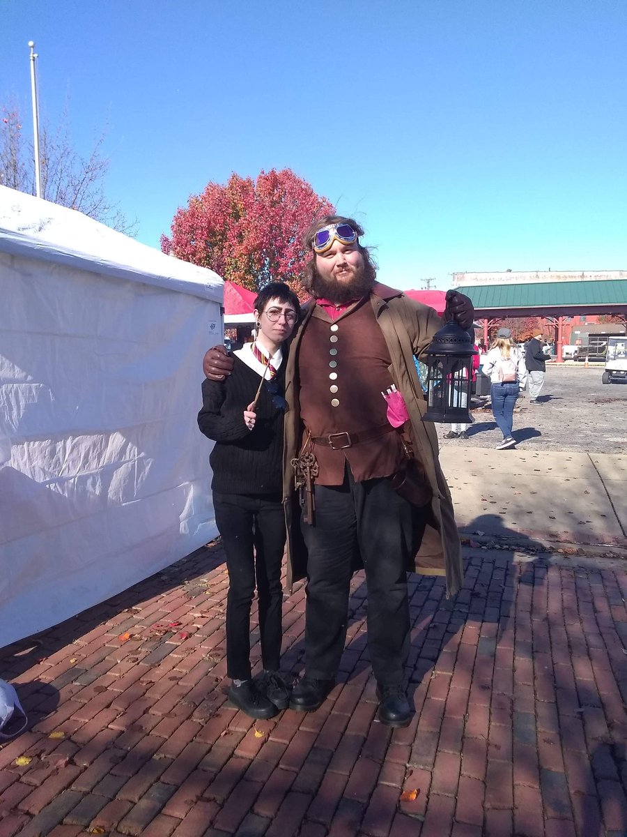 N0S0ULS0CIETY's tweet photo. These two guys made my day so much 🖤
#HarryPotter #IrontonWizardFest https://t.co/pvLiplpUYw