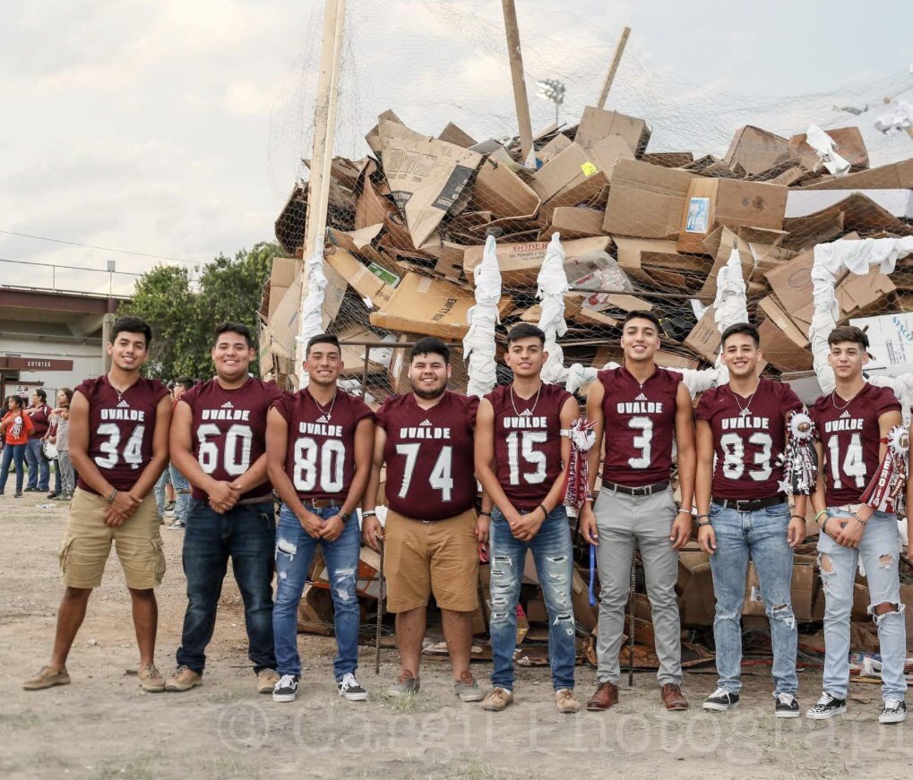 d_amaya6's tweet photo. Saying goodbye to a big chapter of my life...🏈 #80out💯 https://t.co/6vEIecfuZV