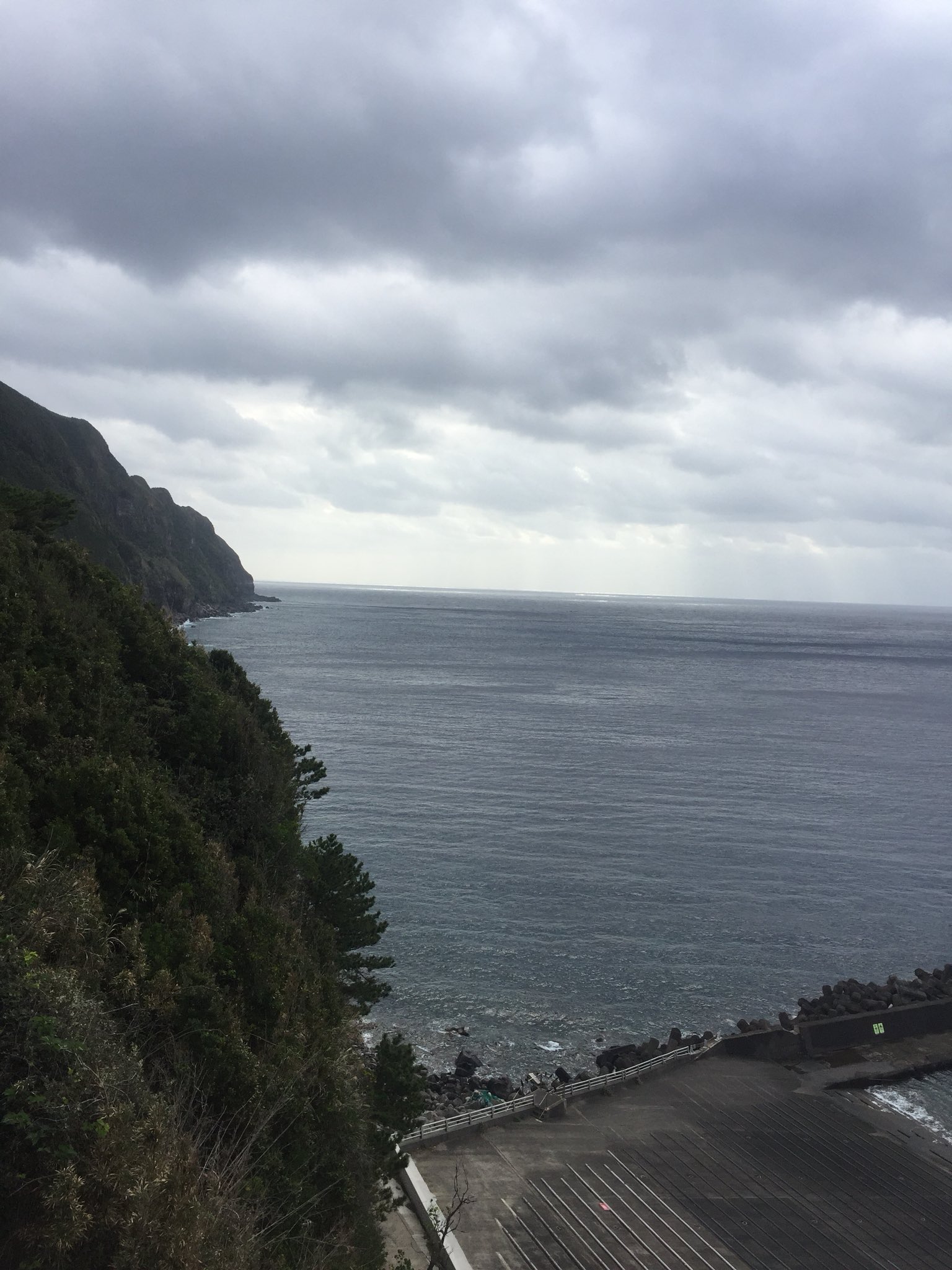 تويتر 海達 八丈突いとく على تويتر 外道しか居ないのでお土産にアカハタのお刺身と塩焼き用に突いたら黒く変色するオヤビッチャを突いてきたよ 的を外してしまいグンニョリ曲がったチョッキで突いたら案の定 W シマシマ初めて突いた いつもはブツブツ