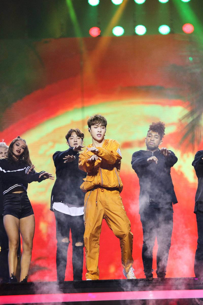 converse stage suit