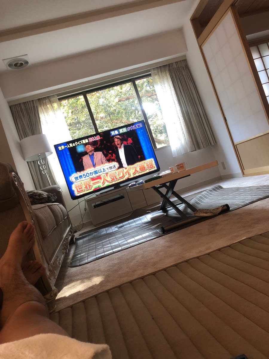 箕輪厚介 En Twitter 2年ぶりくらいに家で一人でゆっくりしてる 常に誰かと移動したり話したりしてるから たまに一人で無言でいると気が 落ち着く